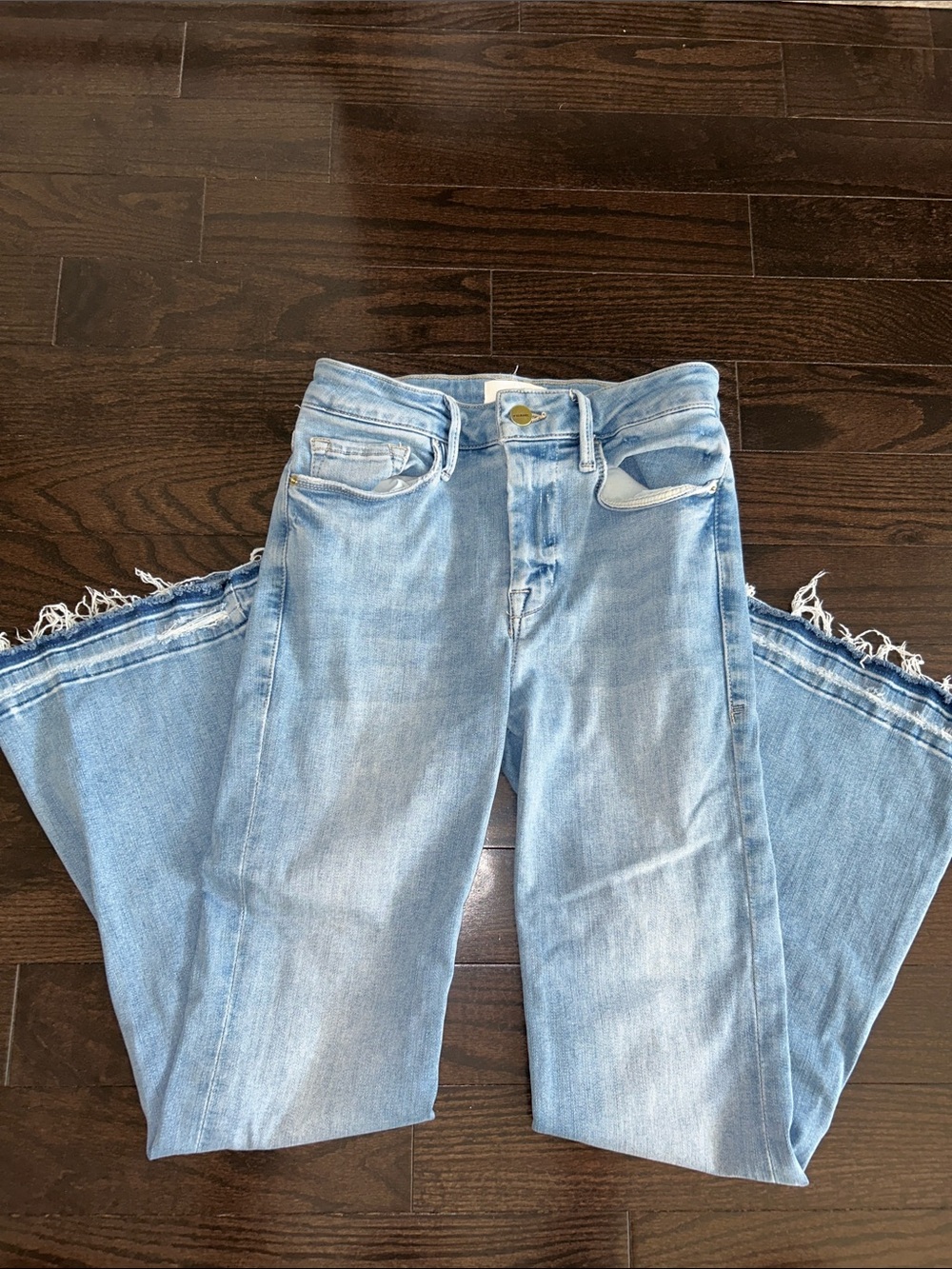 GORGEOUS FRAME DENIM distressed and dyed hem jeans 😍